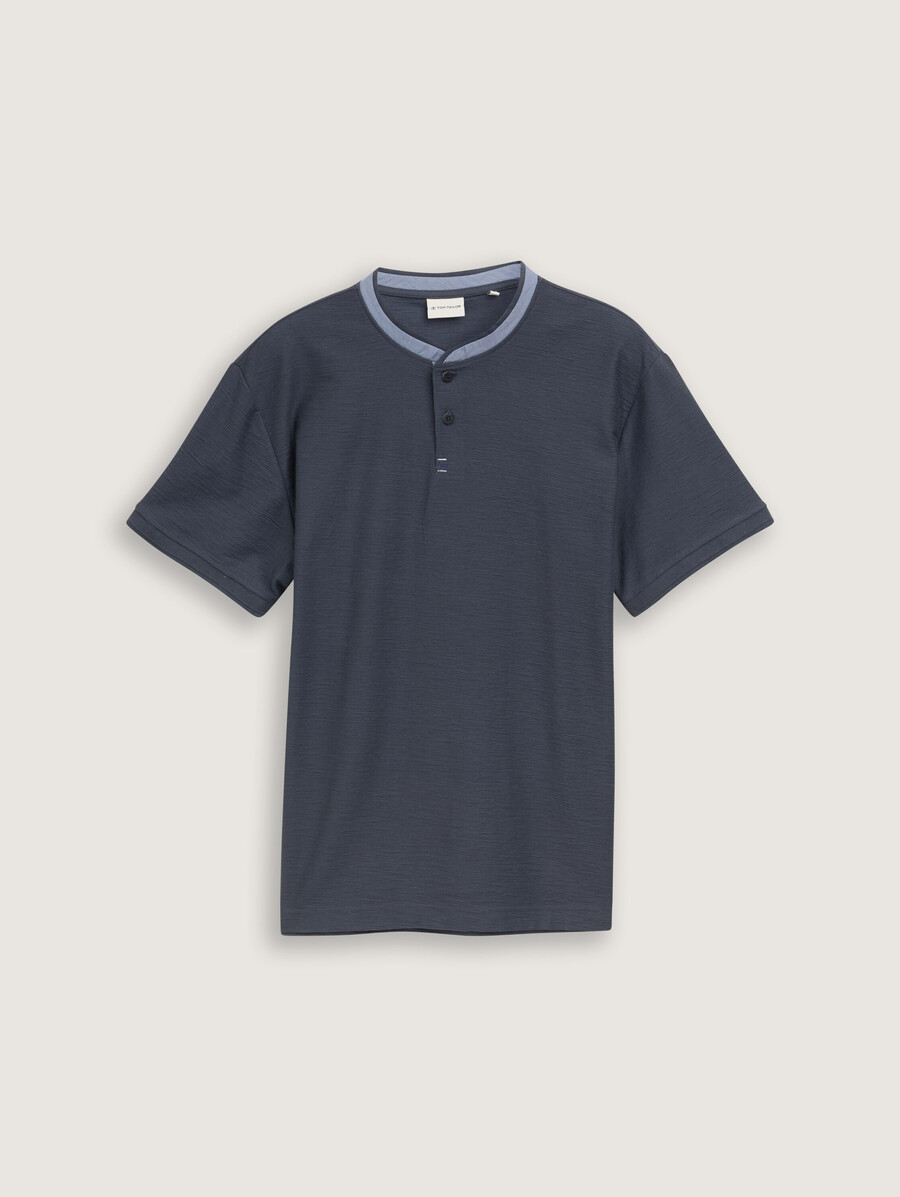 camisa polo con cuello alto