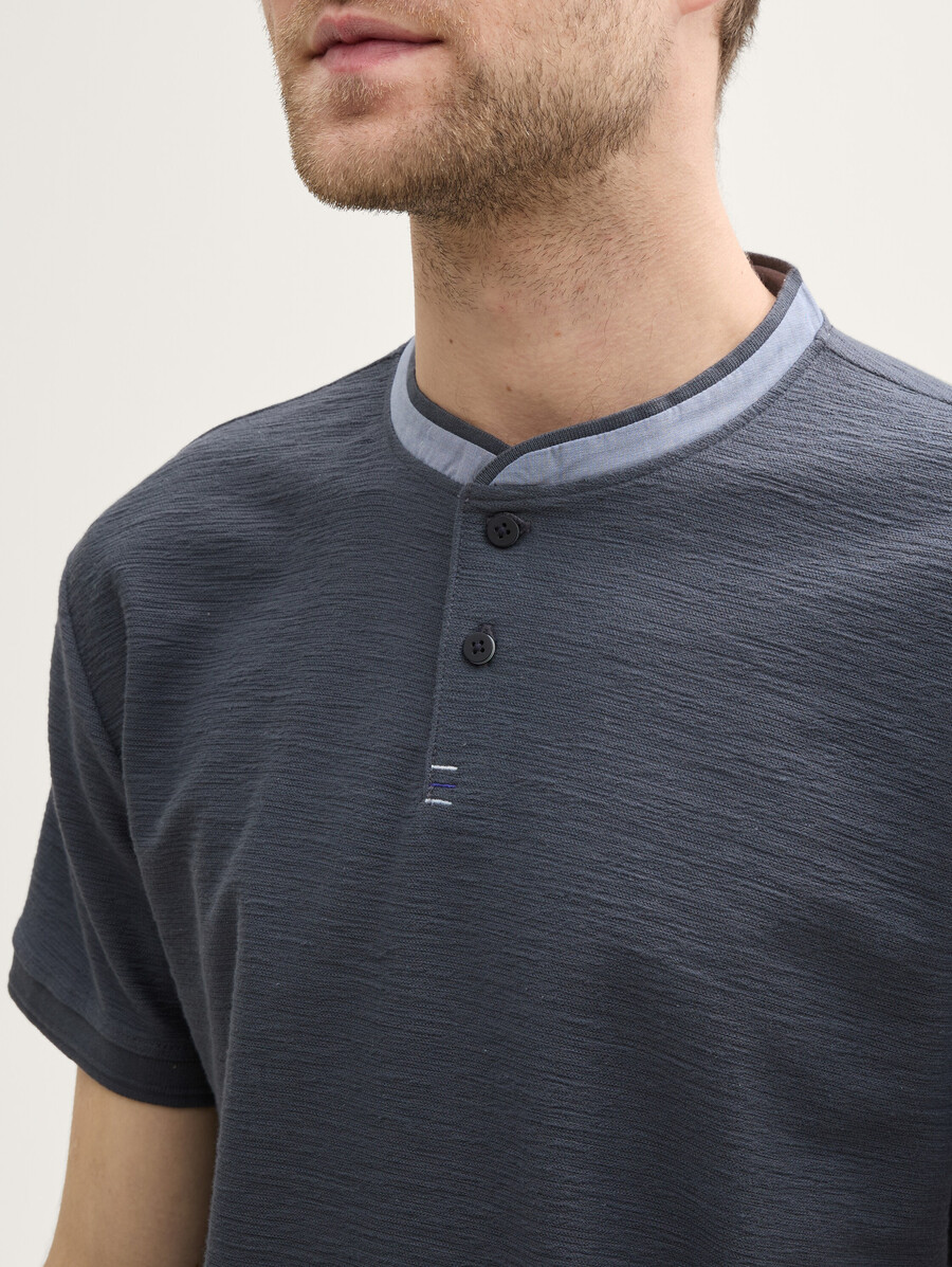 camisa polo con cuello alto