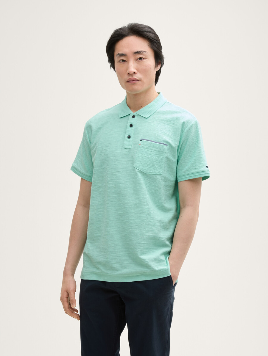 camisa polo con bolsillo en el pecho