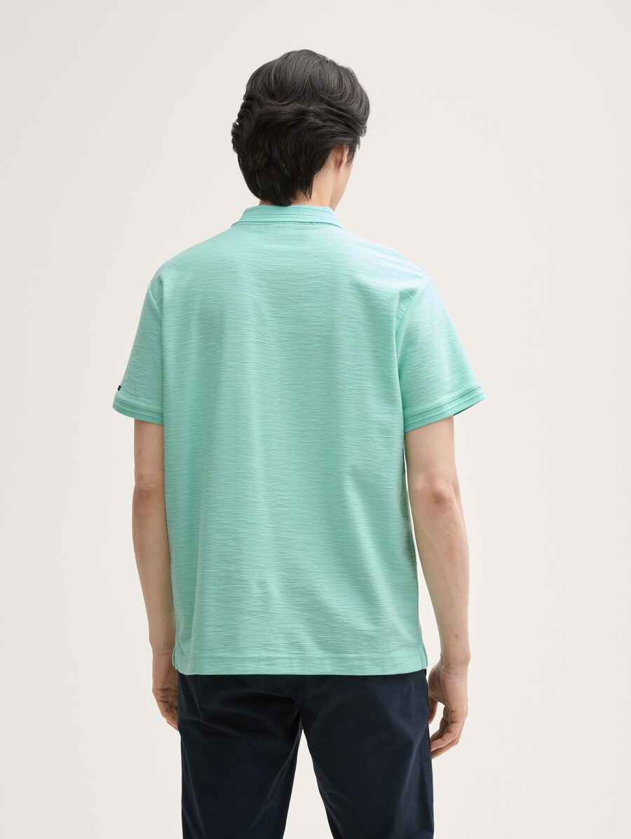 camisa polo con bolsillo en el pecho