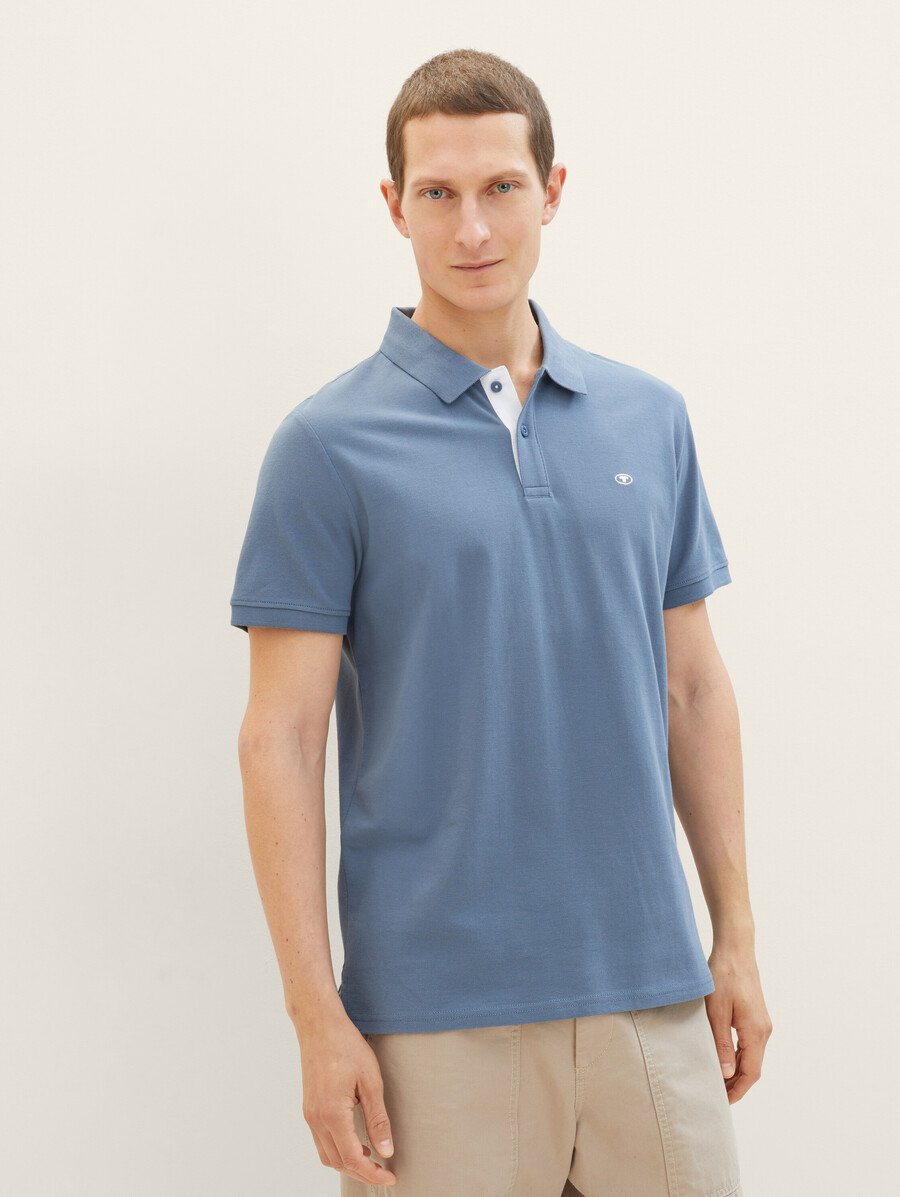 polo de piqué con logo bordado