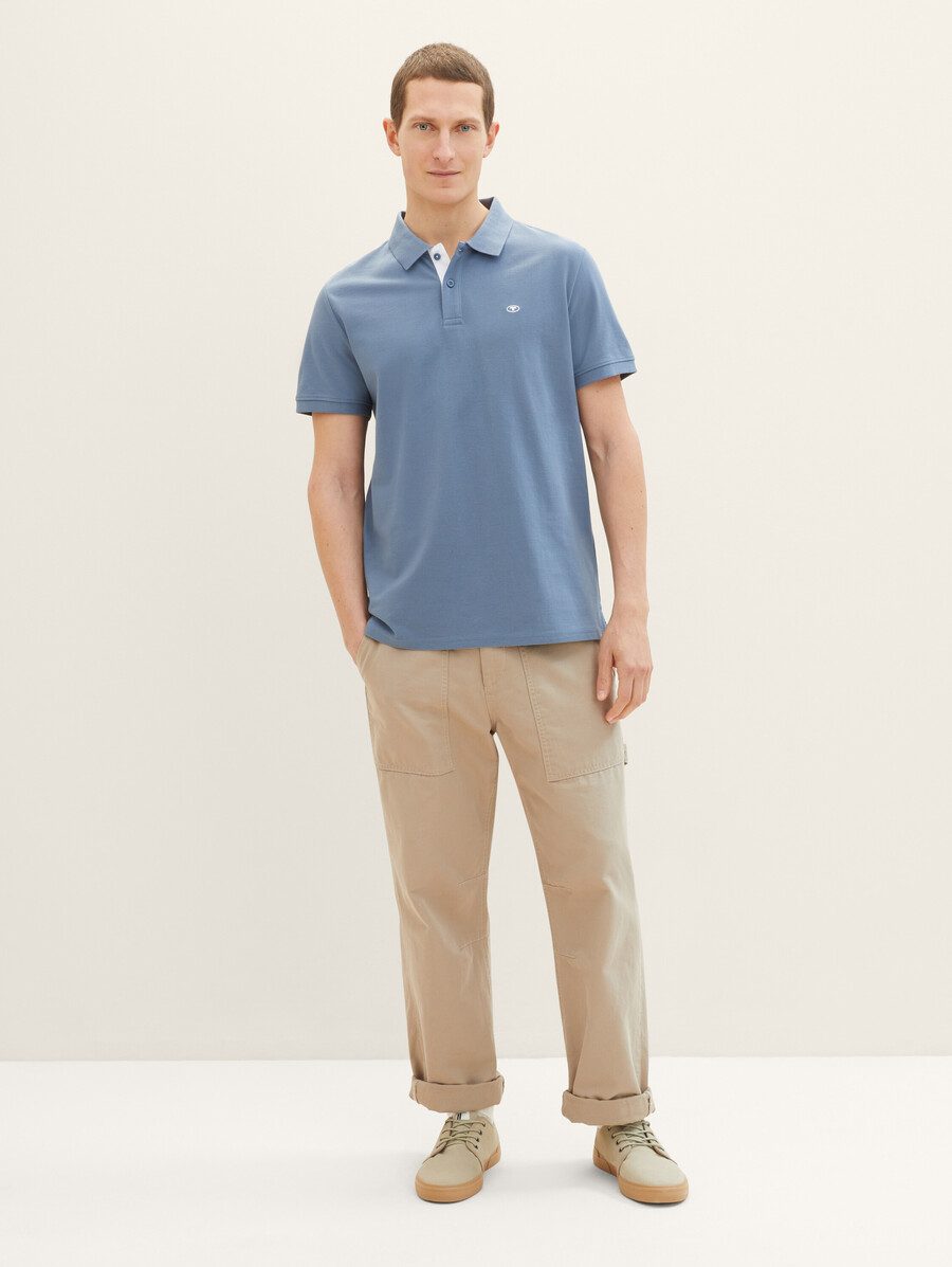 polo de piqué con logo bordado