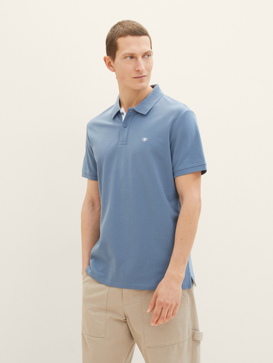 polo de piqué con logo bordado