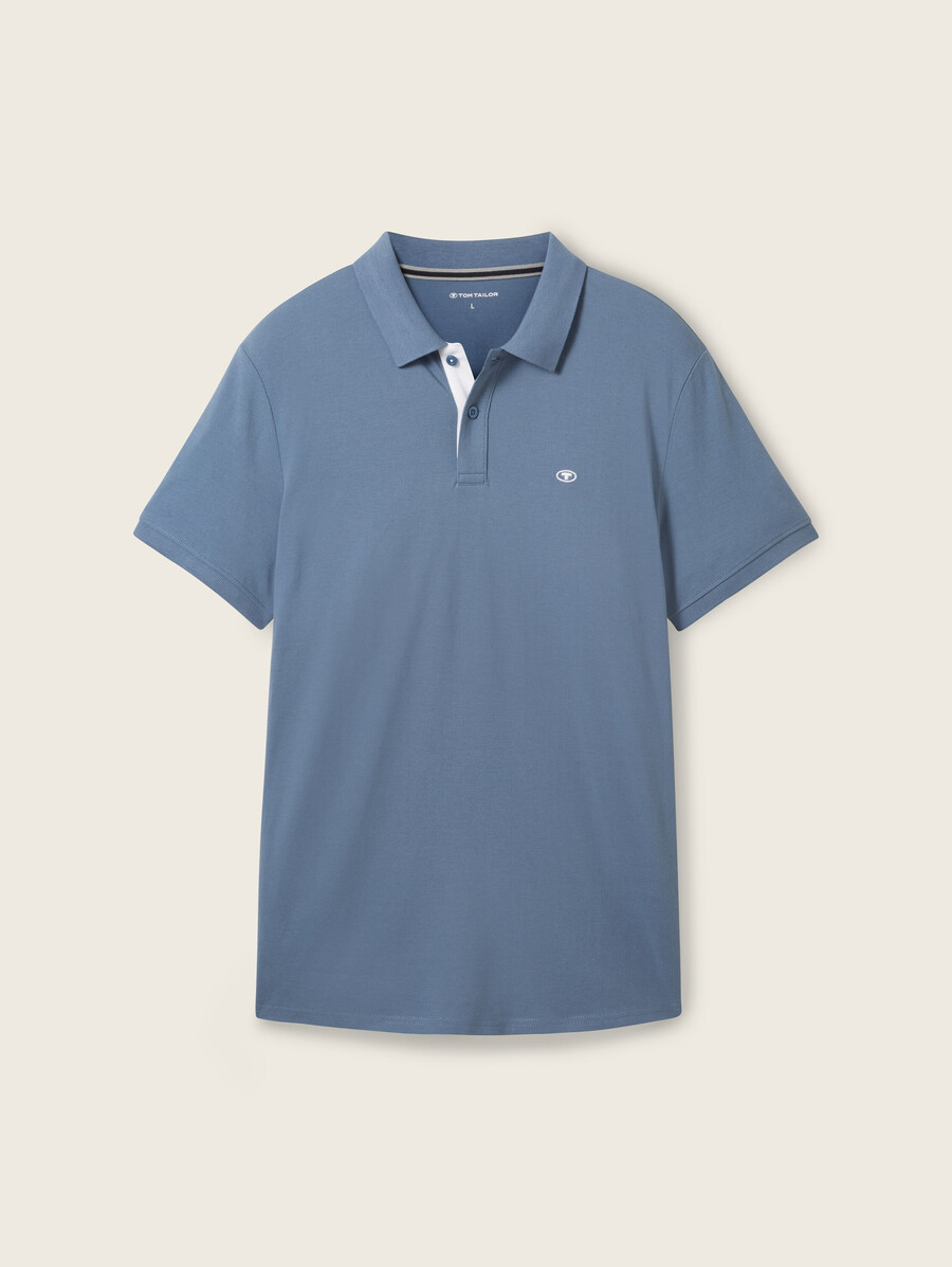 polo de piqué con logo bordado