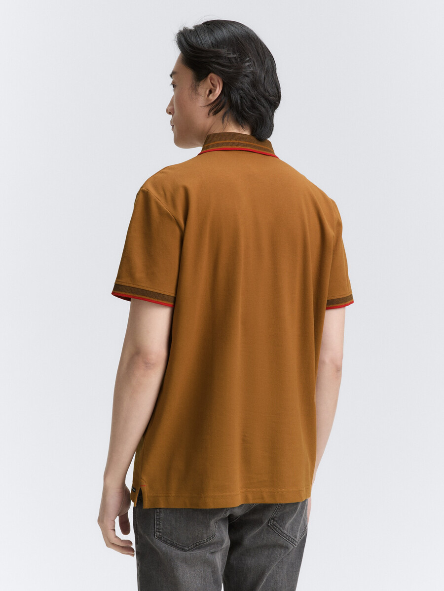 polo de piqué con elástico