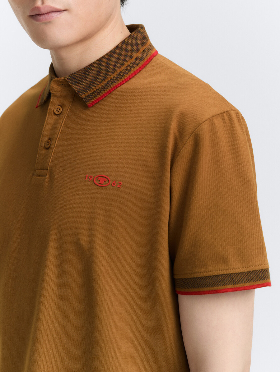 polo de piqué con elástico