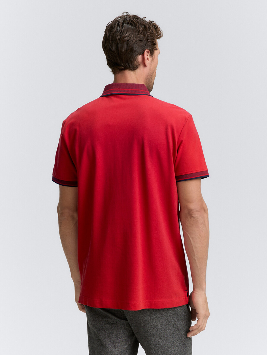 polo de piqué con elástico