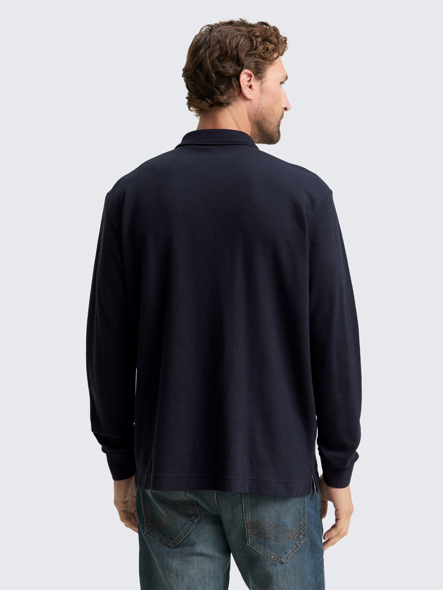 polo de manga larga con textura de gofre