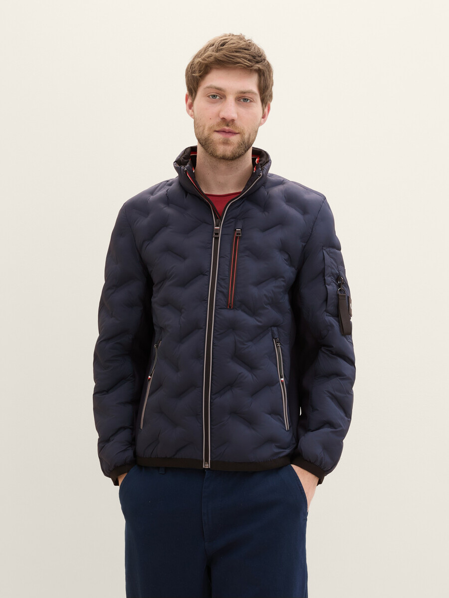 chaqueta híbrida con capucha desmontable
