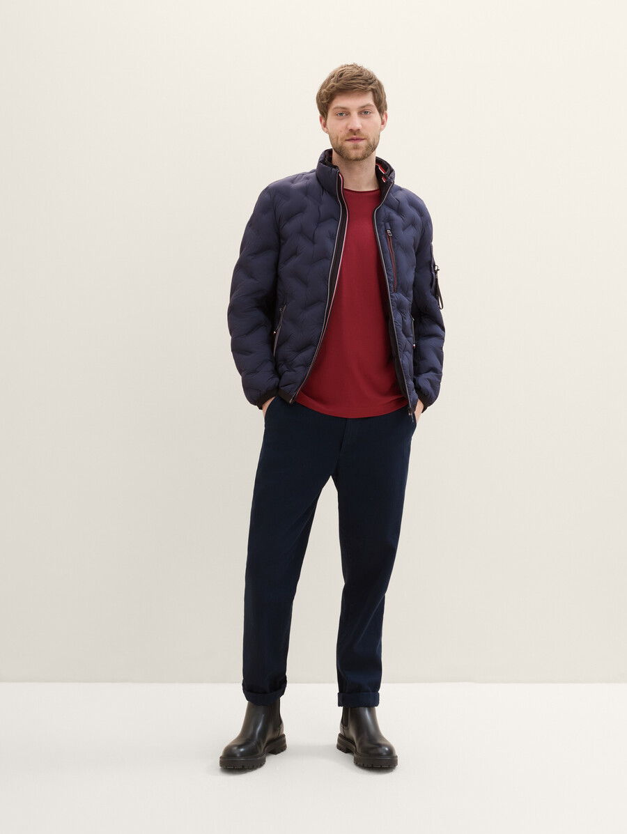 chaqueta híbrida con capucha desmontable