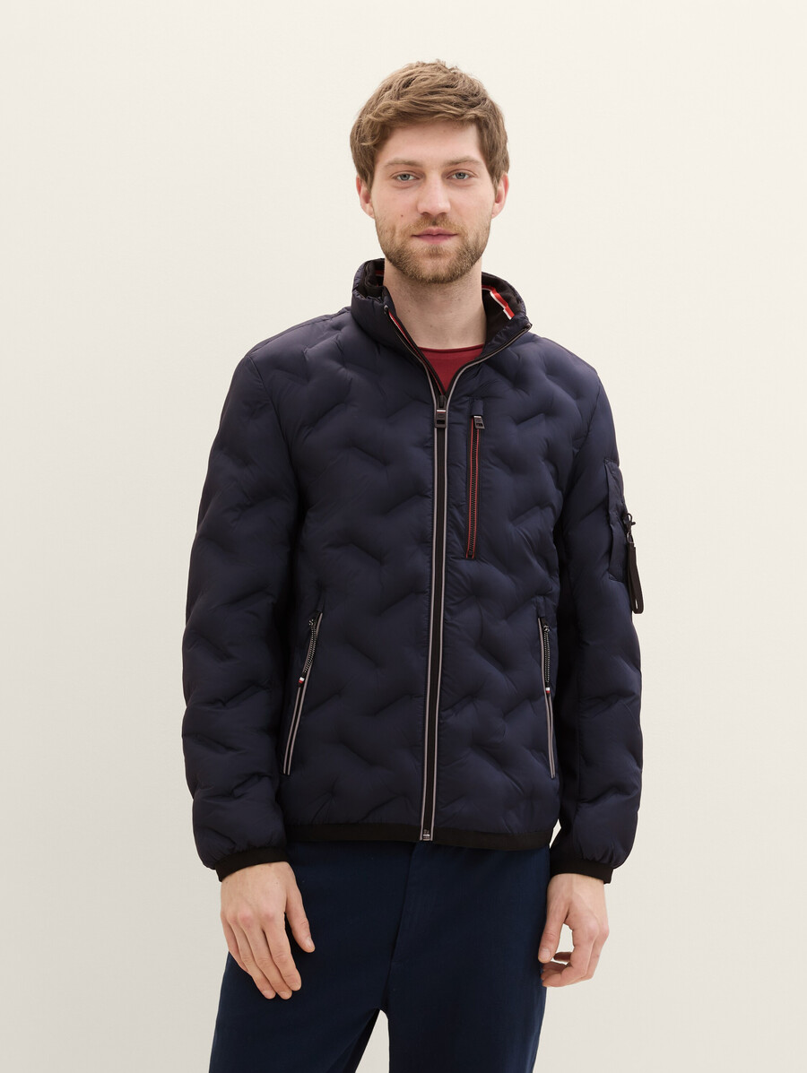 chaqueta híbrida con capucha desmontable