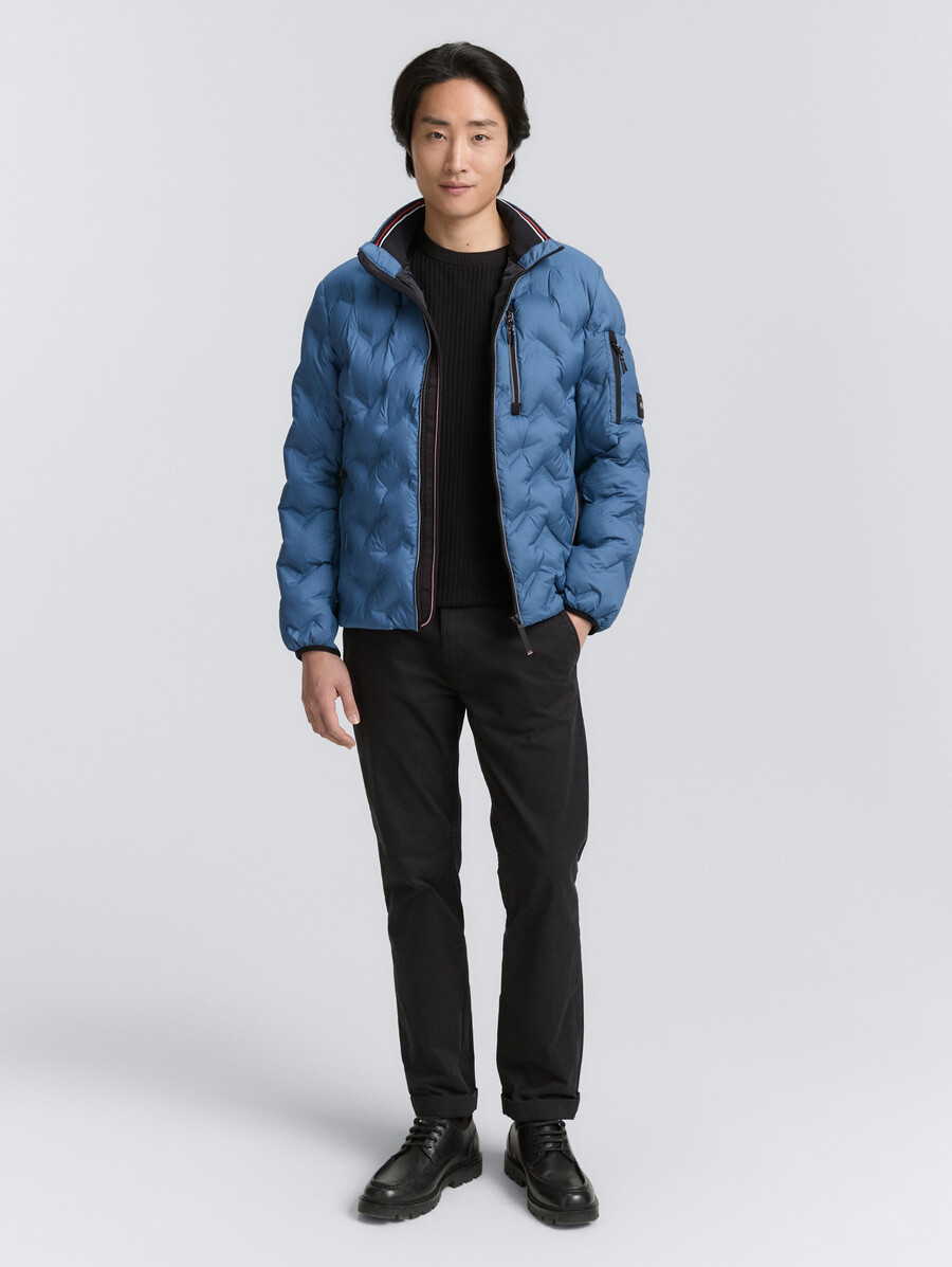 chaqueta acolchada ligera híbrida con capucha plegable