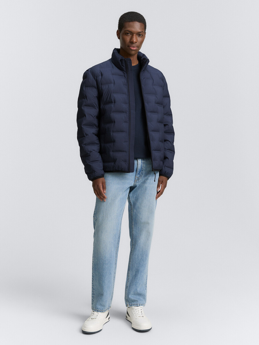 chaqueta acolchada ligera con cuello alto