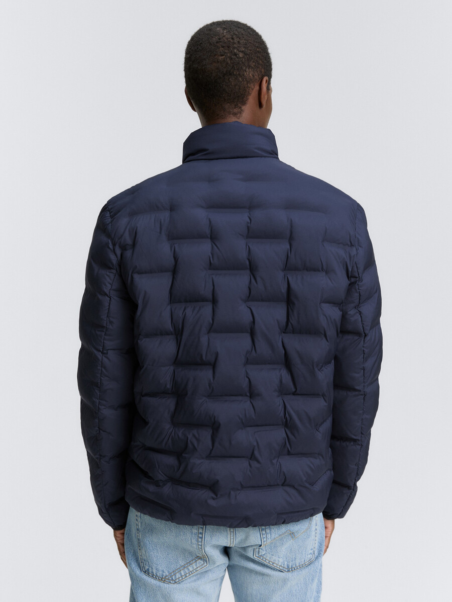chaqueta acolchada ligera con cuello alto