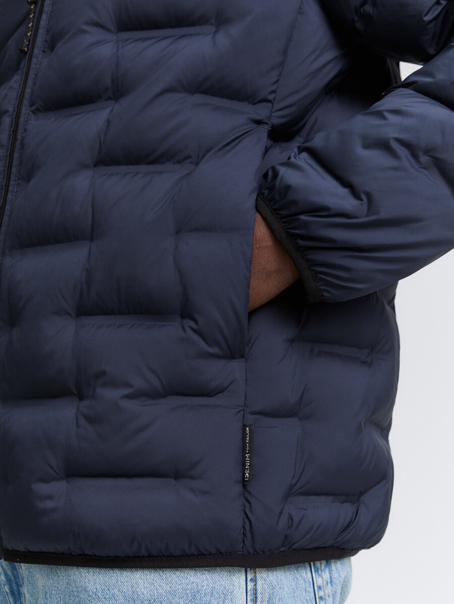 chaqueta acolchada ligera con cuello alto