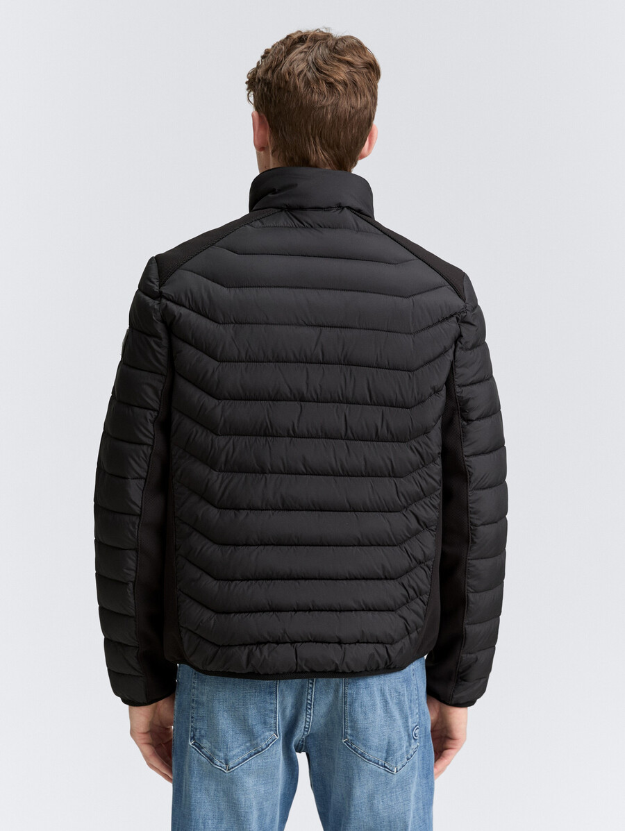 chaqueta acolchada híbrida ligera
