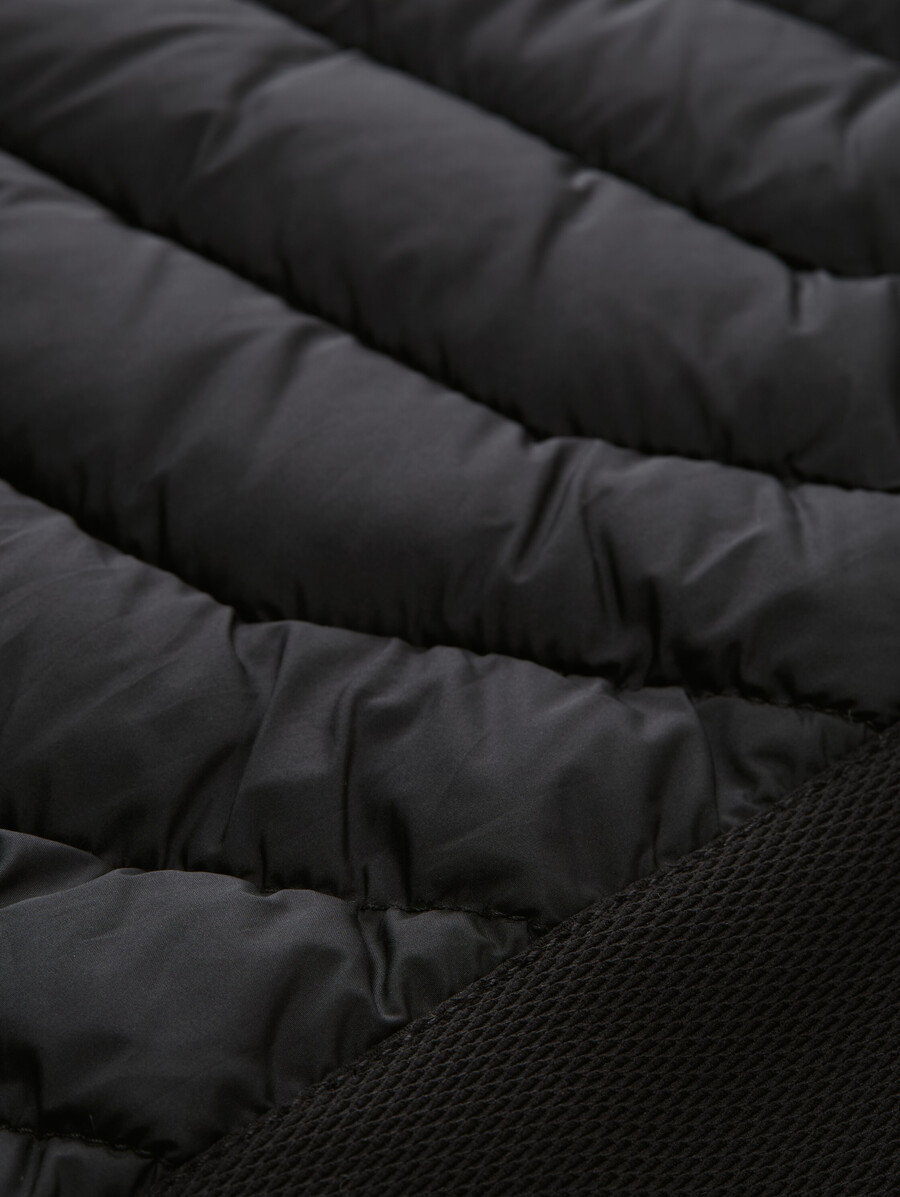 chaqueta acolchada híbrida ligera