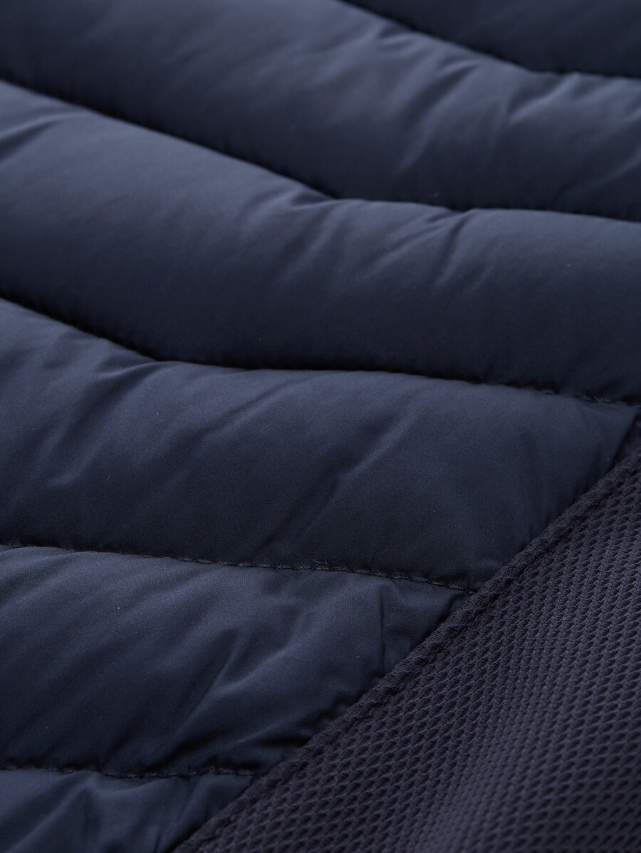 chaqueta acolchada híbrida ligera