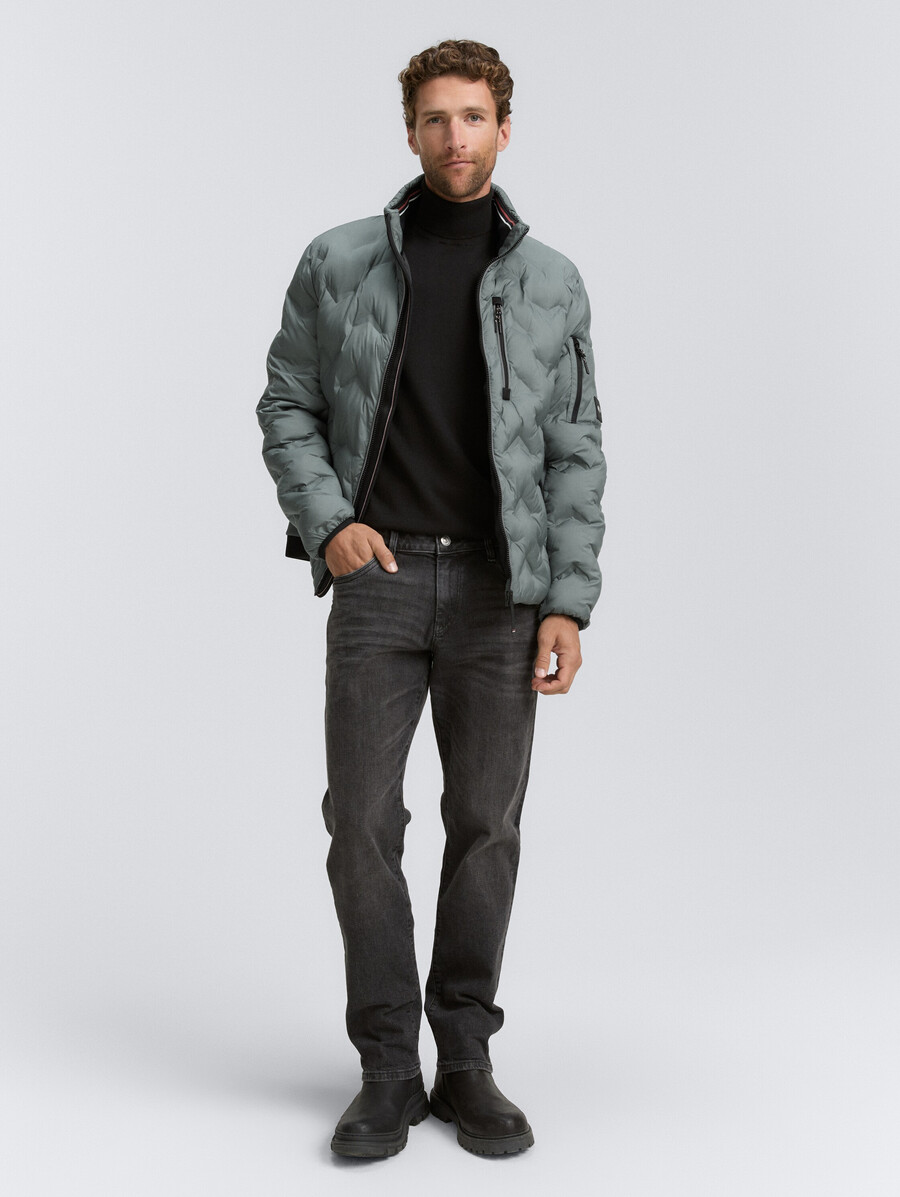 chaqueta acolchada híbrida con capucha plegable