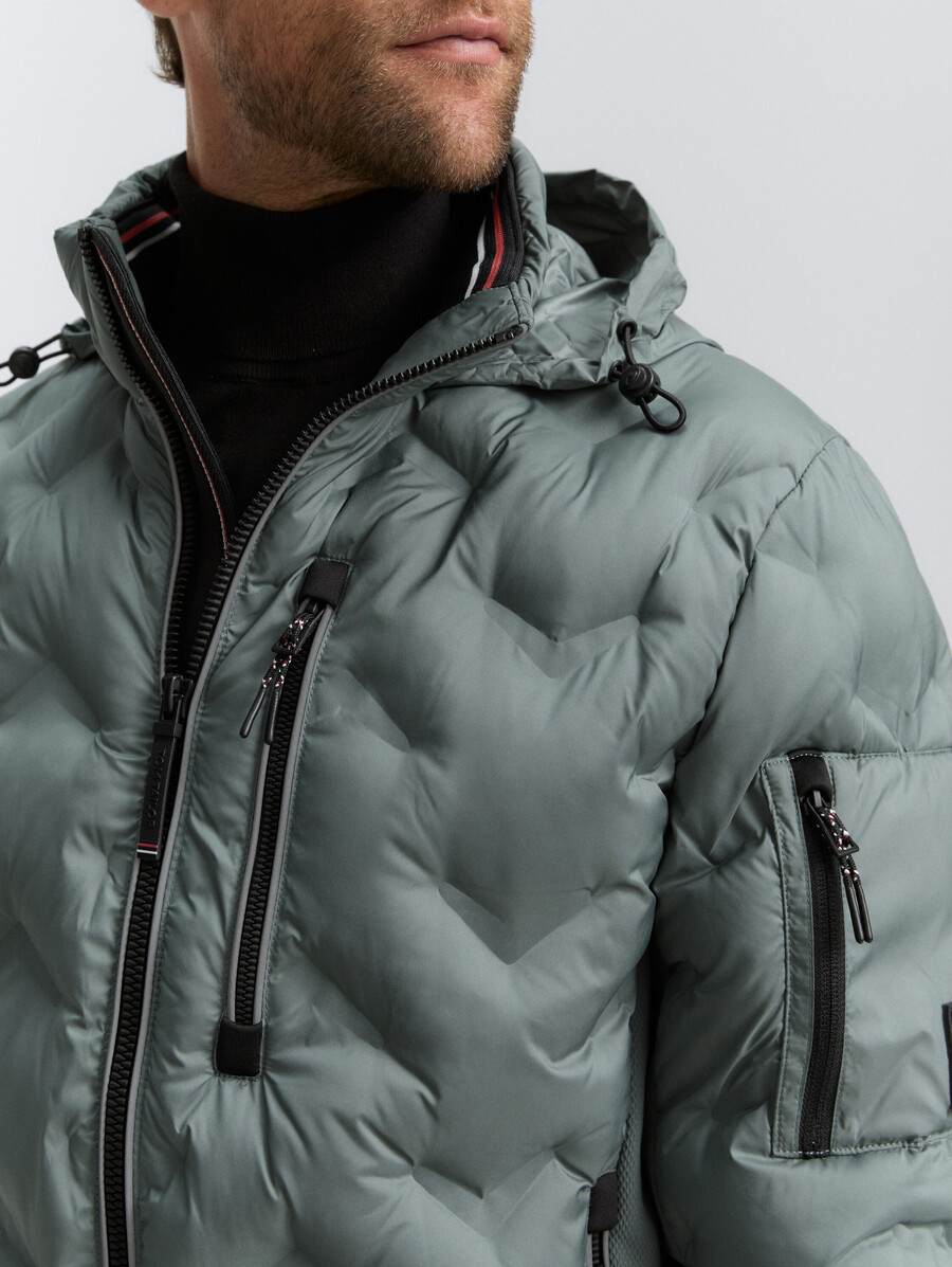 chaqueta acolchada híbrida con capucha plegable