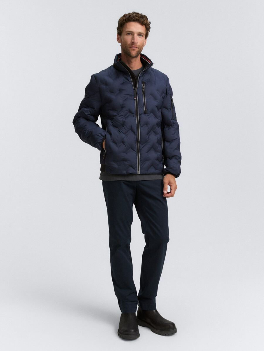 chaqueta acolchada híbrida con capucha plegable