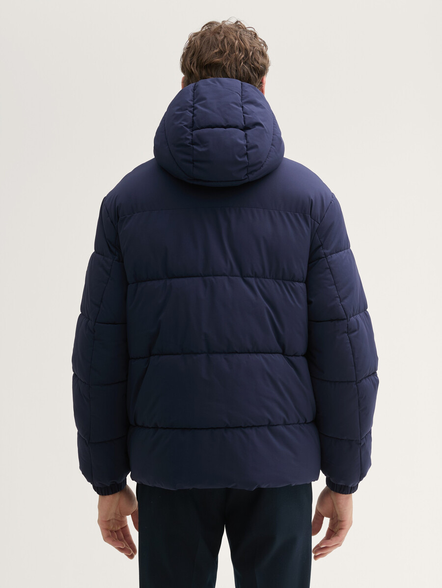 chaqueta acolchada con capucha