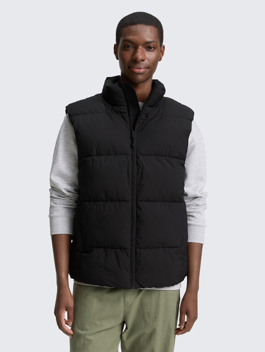 chaleco acolchado con cuello alto