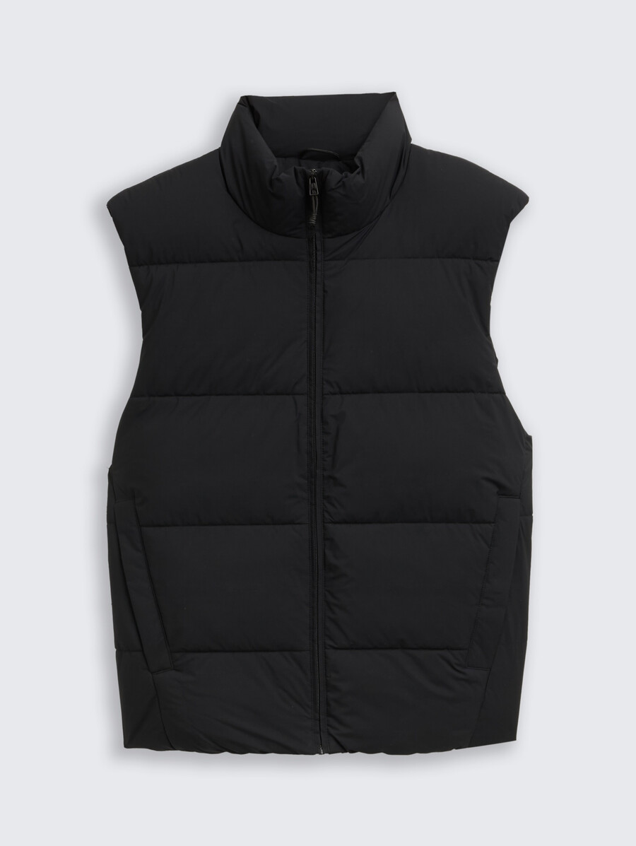 chaleco acolchado con cuello alto