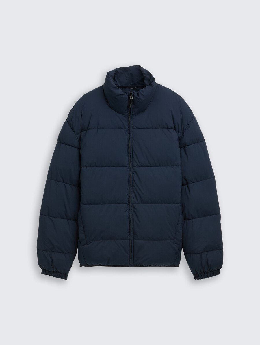 chaqueta acolchada ligera con cuello alto
