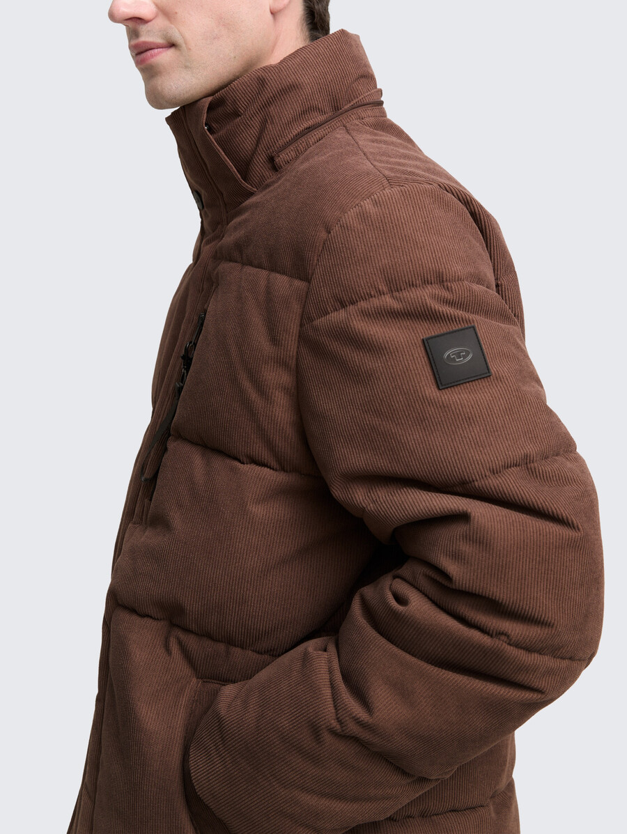 chaqueta acolchada de pana con capucha desmontable