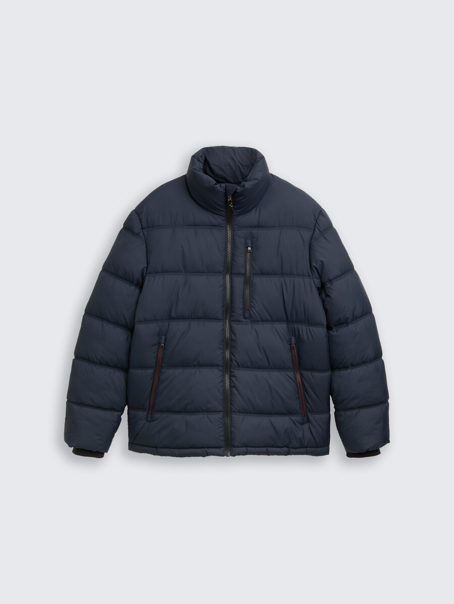 chaqueta acolchada fabricada con material repelente al agua