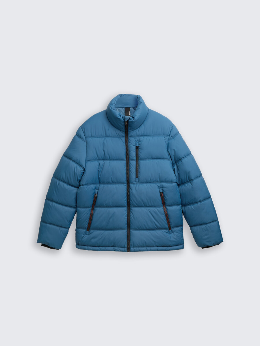 chaqueta acolchada fabricada con material repelente al agua
