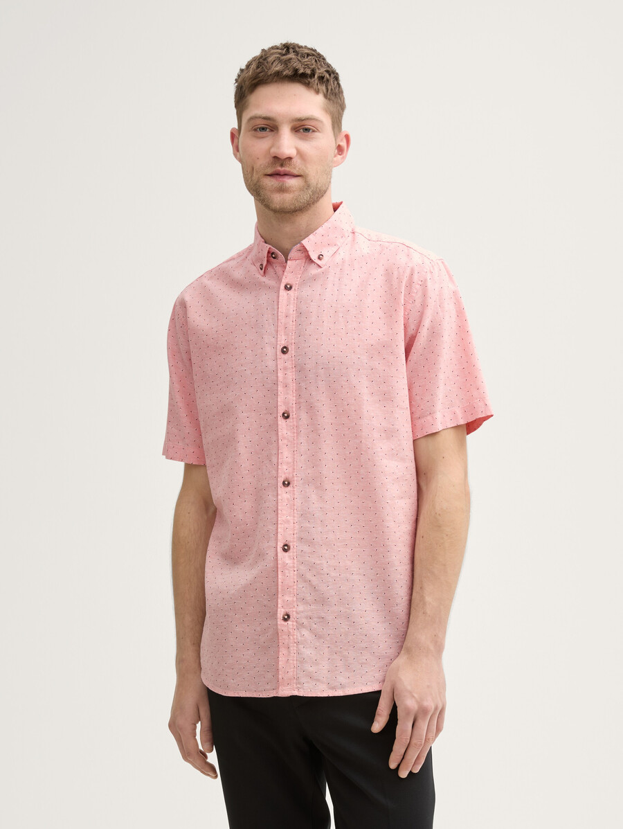 camisa de manga corta de corte regular con contenido de lino y estampado de lunares.