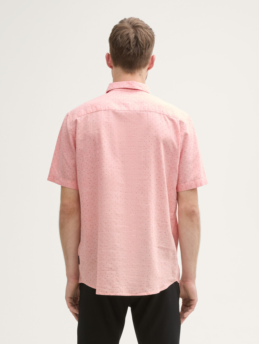 camisa de manga corta de corte regular con contenido de lino y estampado de lunares.