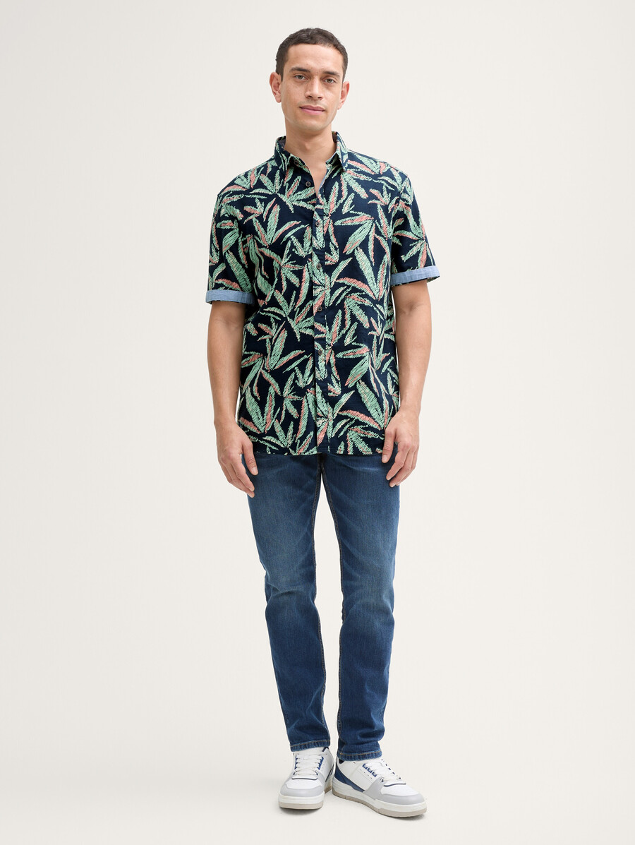 camisa de corte cómodo con estampado de palmeras