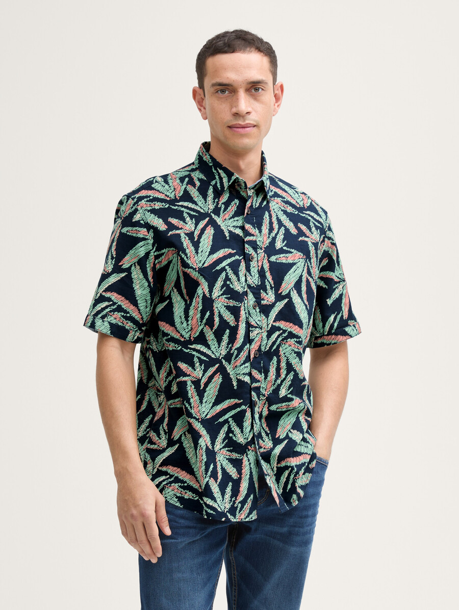 camisa de corte cómodo con estampado de palmeras