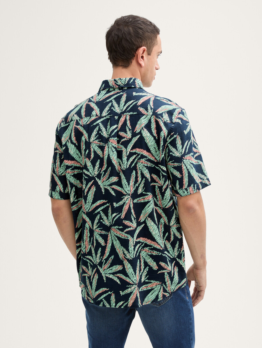 camisa de corte cómodo con estampado de palmeras