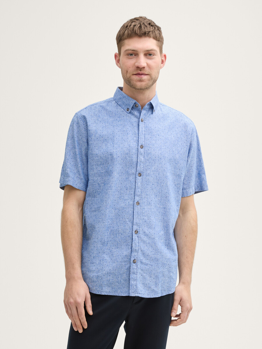 camisa de manga corta de corte regular con contenido de lino y estampado de lunares.