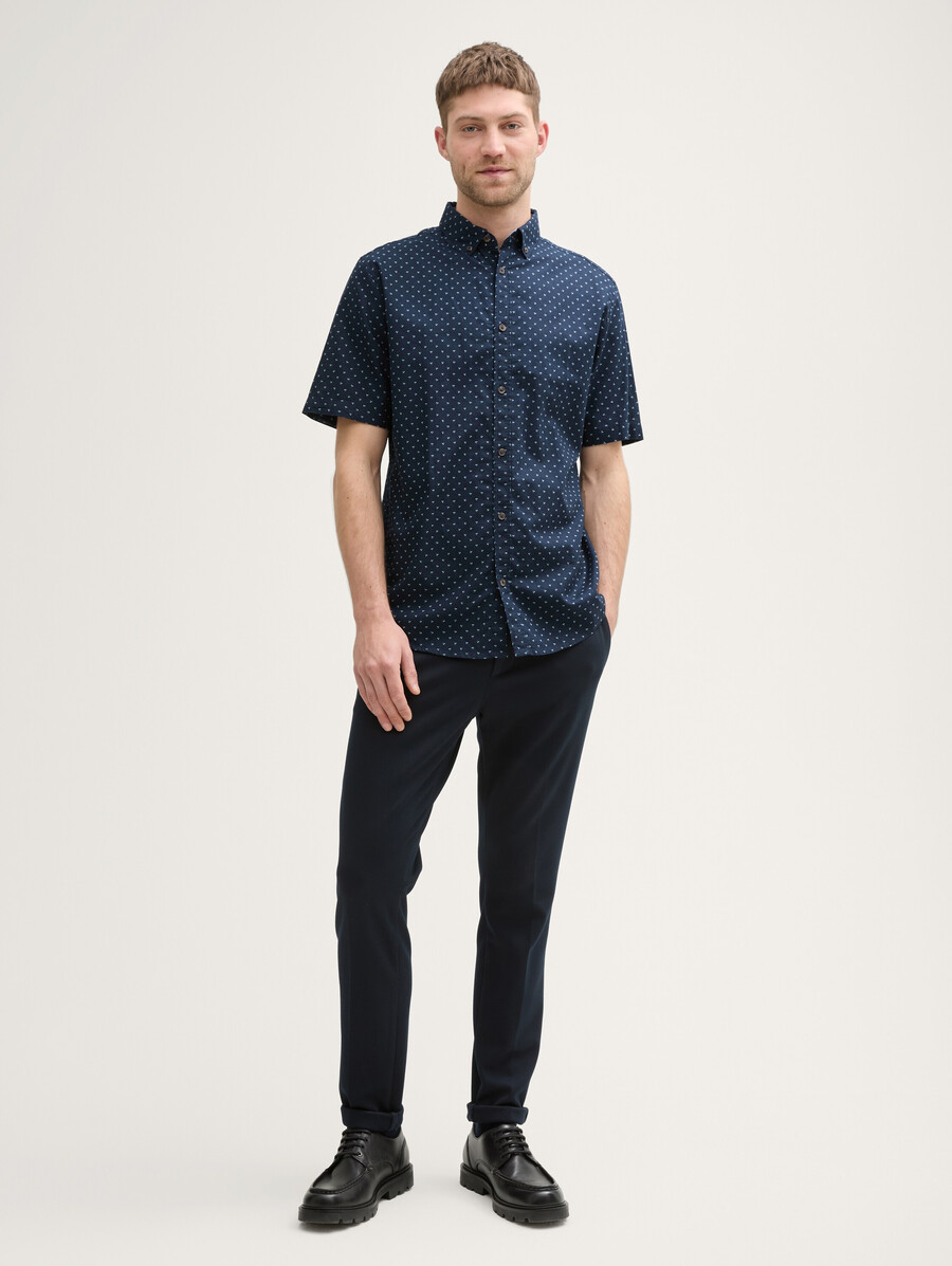 camisa de manga corta de corte regular con contenido de lino y estampado de lunares.