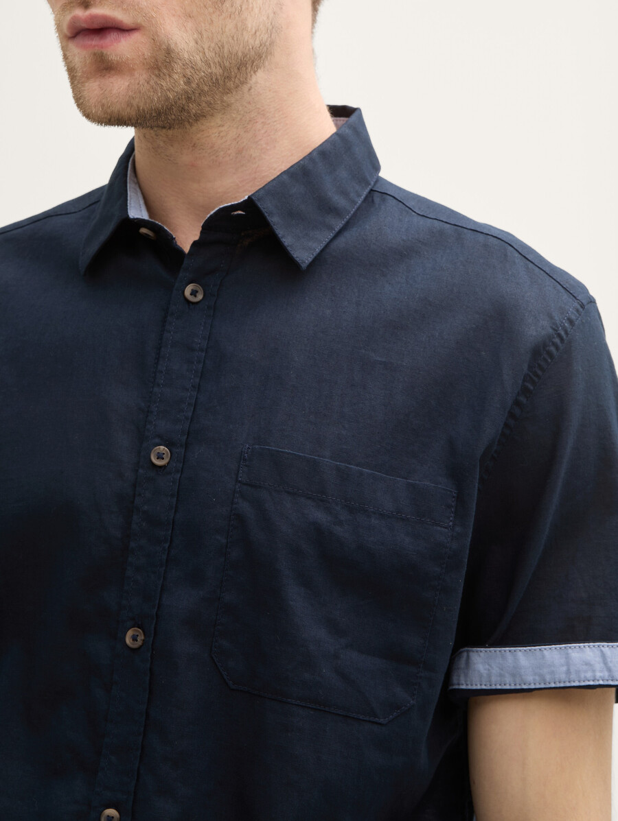 camisa de manga corta de corte regular con contenido de lino