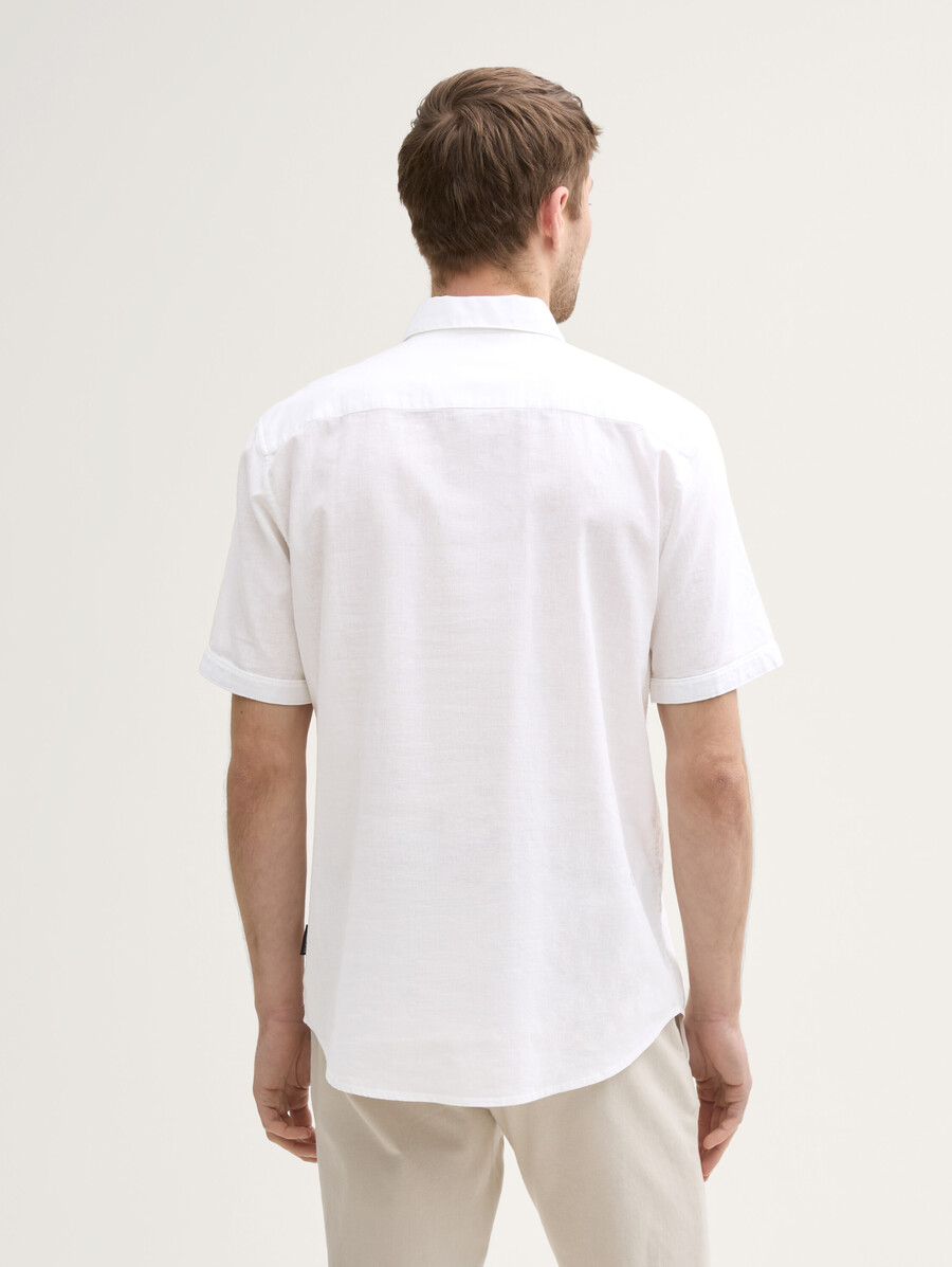 camisa de manga corta de corte regular con contenido de lino