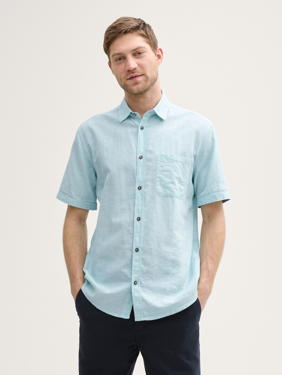 camisa de manga corta de corte regular con contenido de lino