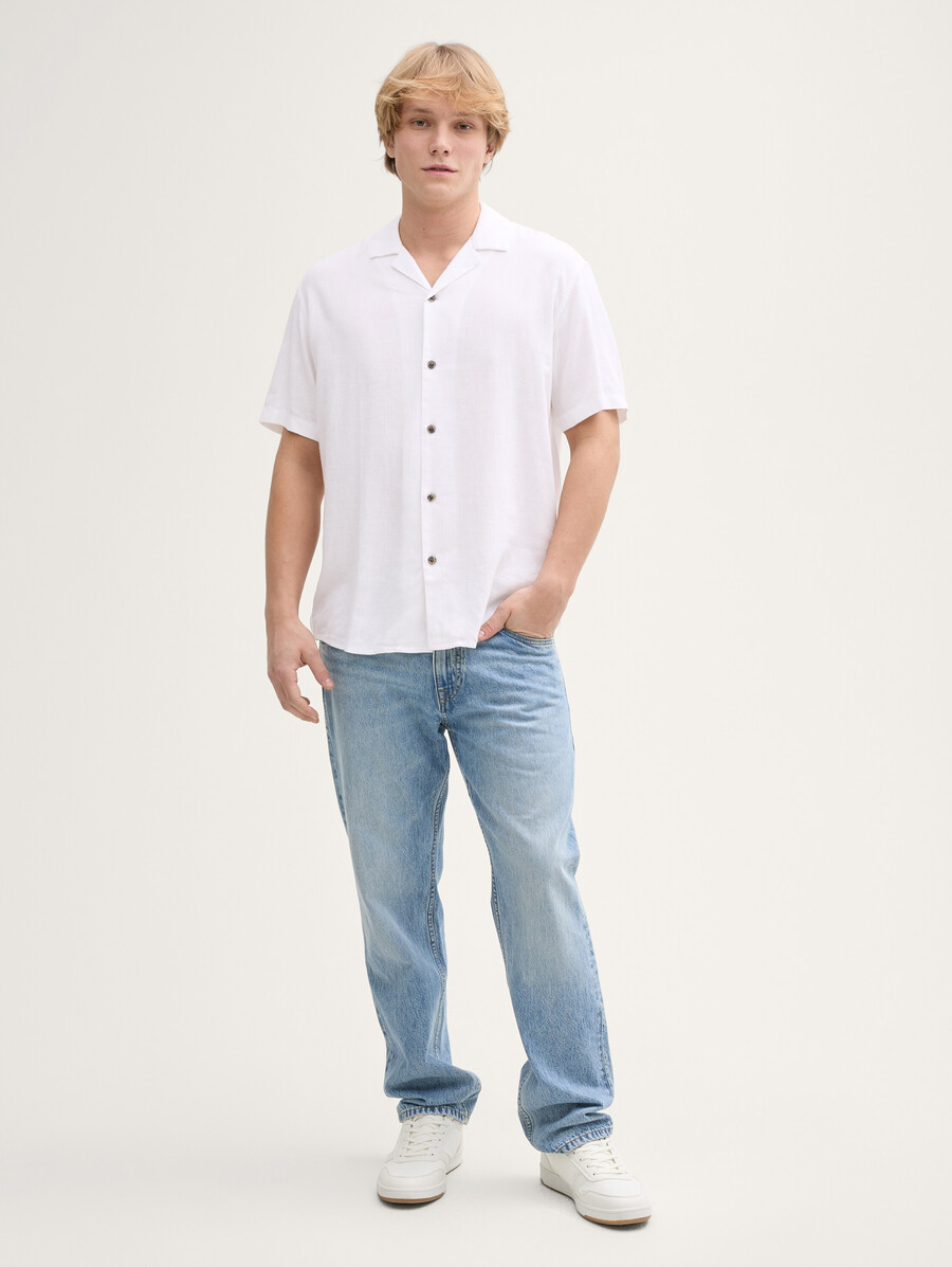 camisa de manga corta de corte relajado con contenido de lino