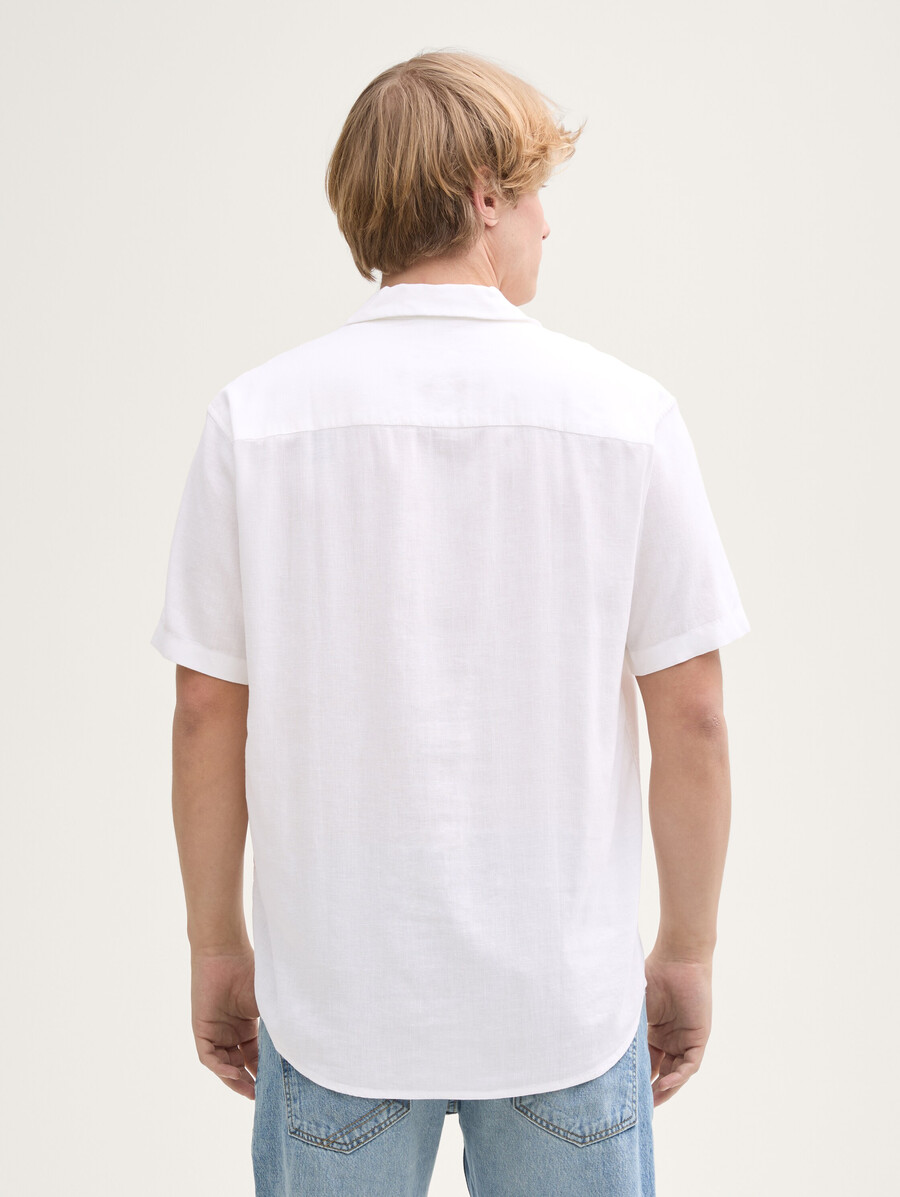camisa de manga corta de corte relajado con contenido de lino