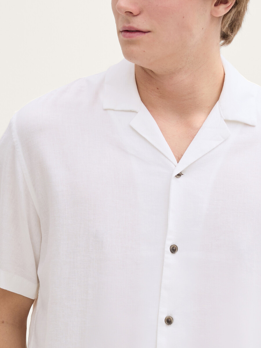 camisa de manga corta de corte relajado con contenido de lino