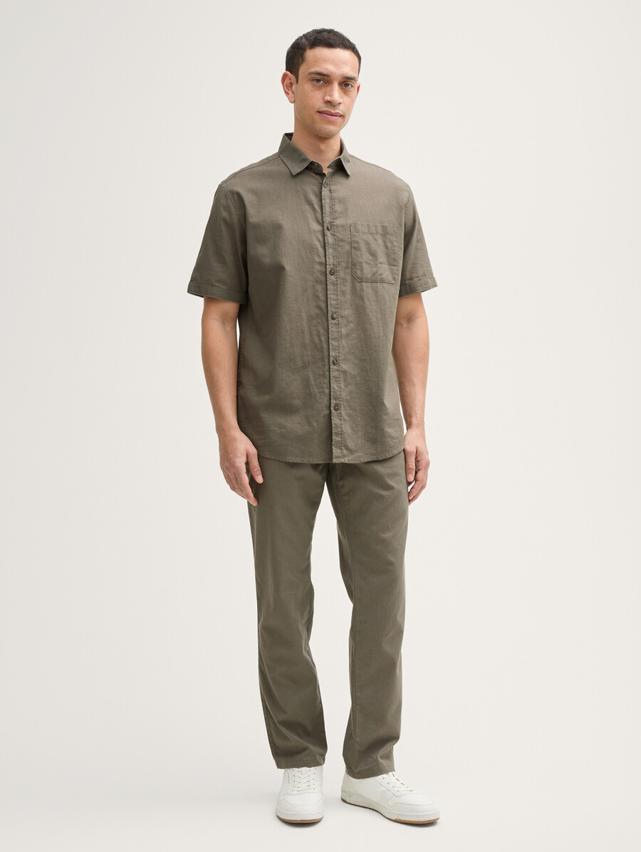 camisa de manga corta de corte regular con contenido de lino