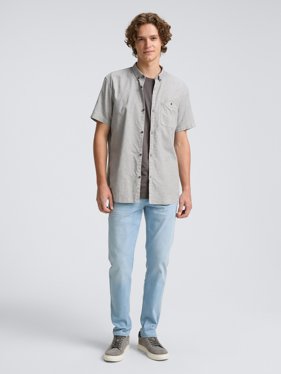 camisa de manga corta de corte regular con bolsillo en el pecho