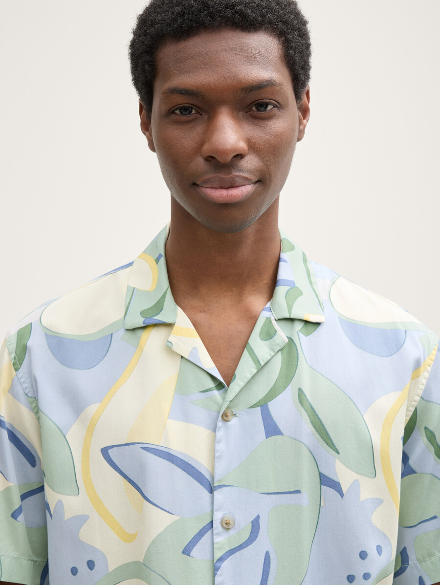 camisa de manga corta de corte relajado con look hawaiano