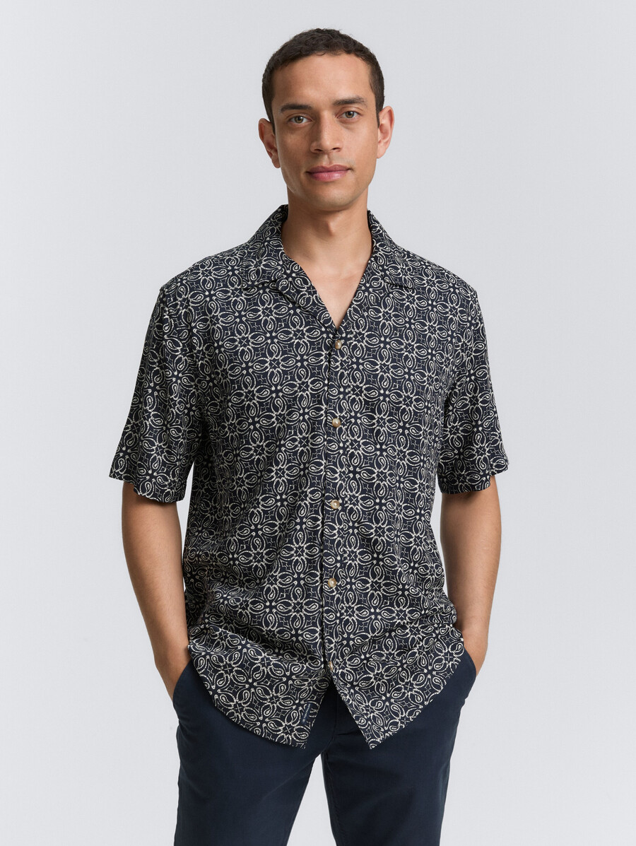 camisa de manga corta de corte cómodo con estilo hawaiano