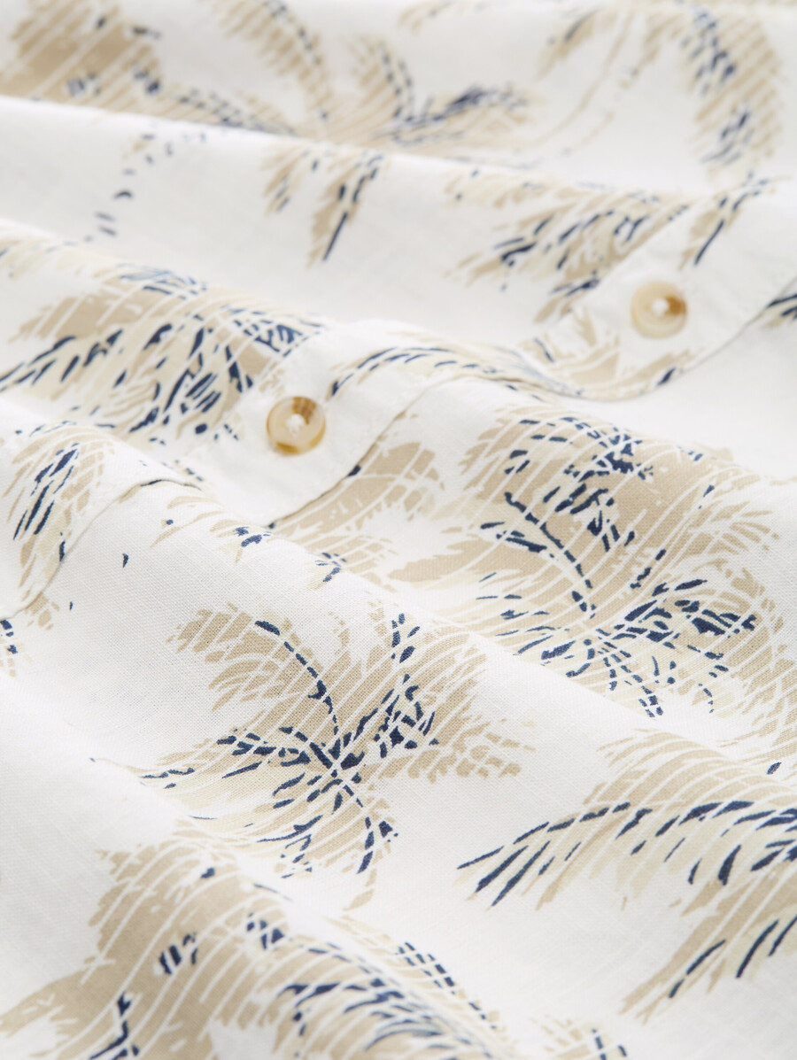 camisa de manga corta de corte regular con estampado de palmeras